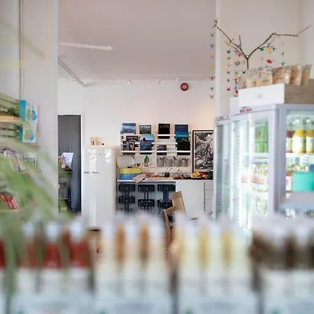 Catogarden - Boutique & Activity Centre Homestay Reine